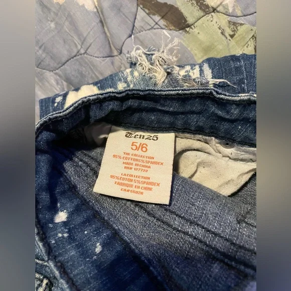 Dark wash acid wash ripped jeans 👖 - Picture 3 of 3